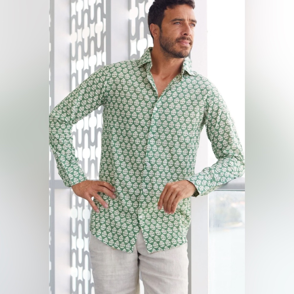 NWT Aspiga 100% Organic Cotton Batik Print Men’s Size L Button Down Shirt Green